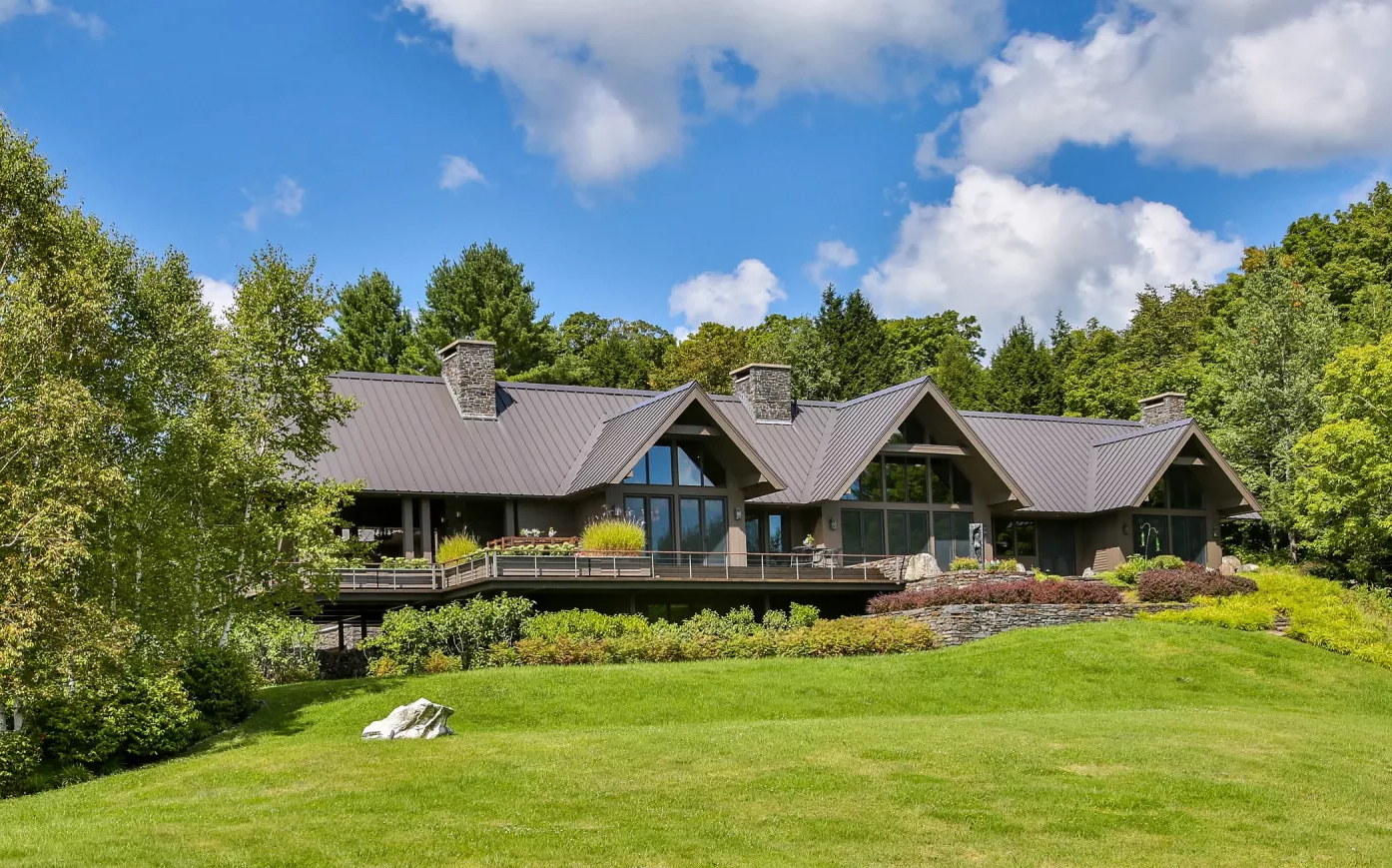 DHMurray Architecture Vermont Contemporary Cabin with Scenic Views