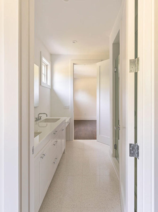 Clean Modern Bathroom Design by DHMurray Architects